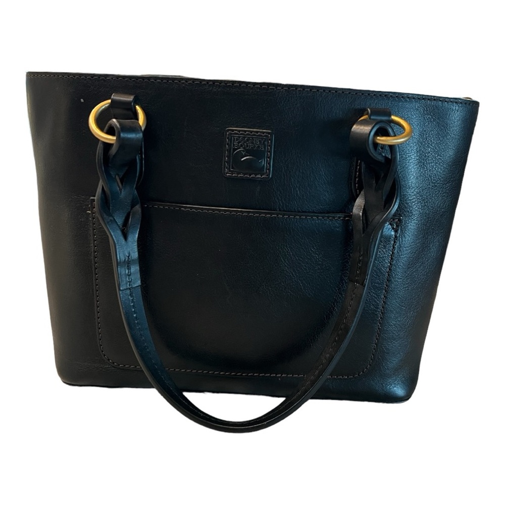 Barely used Dooney handbag non smoker no scratches clean inside